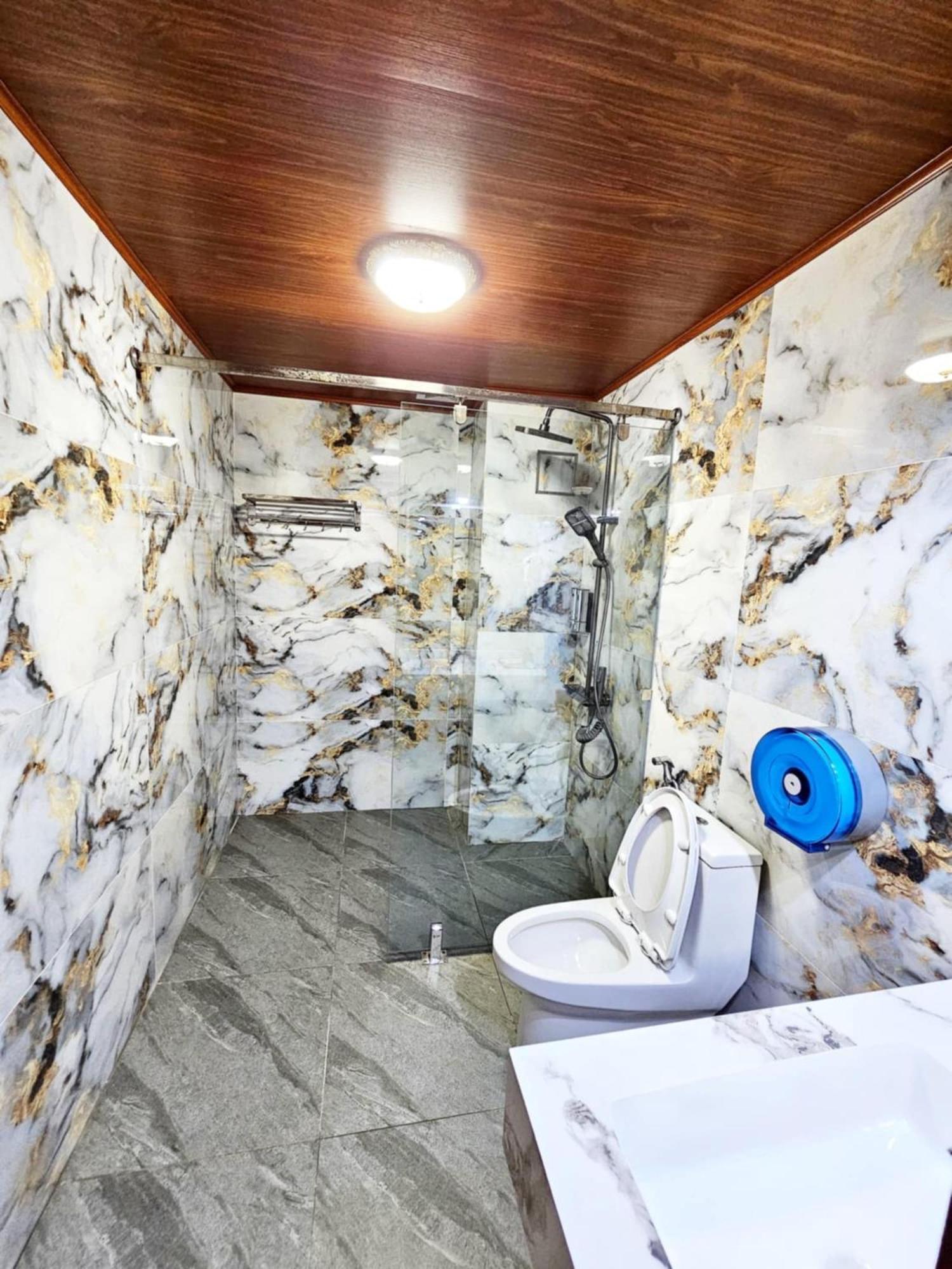 Sky Hotel Ванг-Виенг Экстерьер фото